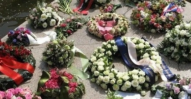 Dodenherdenking bij Homomonument in Amsterdam
